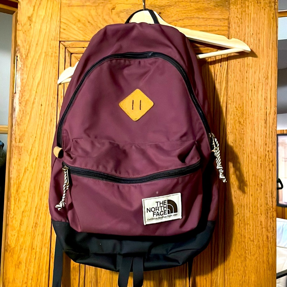 The North Face Berkeley Backpack in Crushed Violet/Weathered Black - like new!!